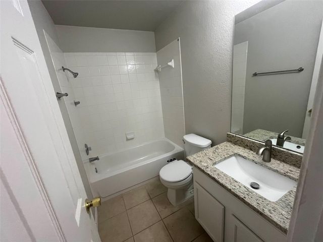 713 Hogan DR, Kyle, TX 78640