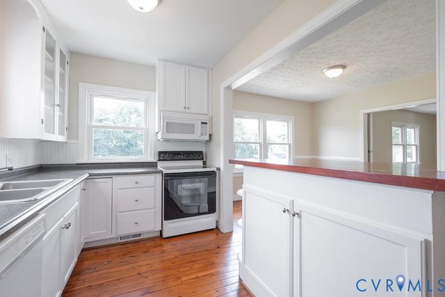 8011 River Rd, South Chesterfield, VA 23803