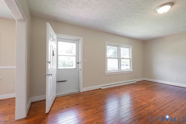 8011 River Rd, South Chesterfield, VA 23803