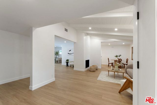 7556 Chaminade Avenue, Canoga Park, CA 91304