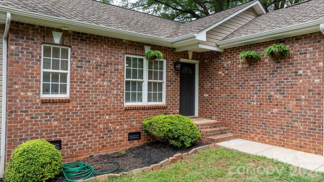208 S B Avenue, Maiden, NC 28650