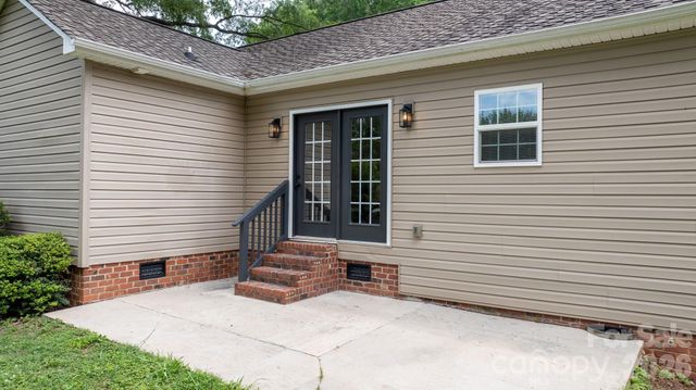 208 S B Avenue, Maiden, NC 28650