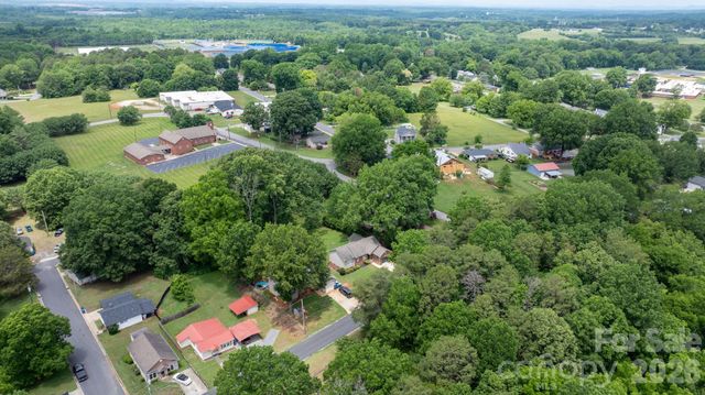 208 S B Avenue, Maiden, NC 28650