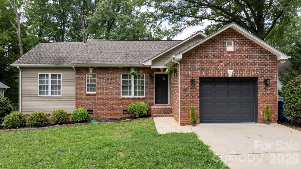 208 S B Avenue, Maiden, NC 28650