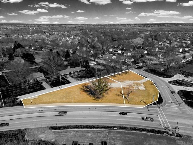 317 & 319 W Foxwood Drive, Raymore, MO 64083