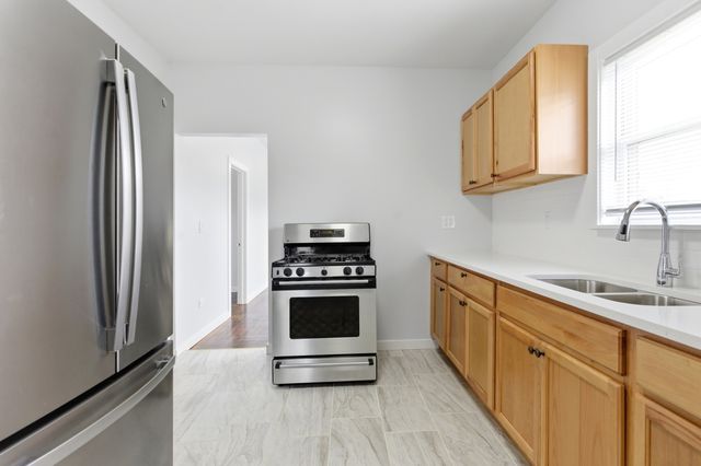 22 E 19th Place, Chicago Heights, IL 60411