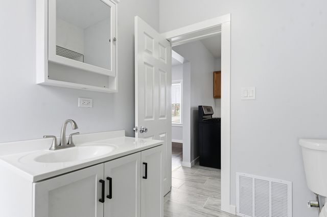 22 E 19th Place, Chicago Heights, IL 60411