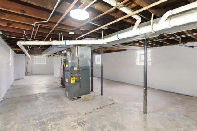 22 E 19th Place, Chicago Heights, IL 60411