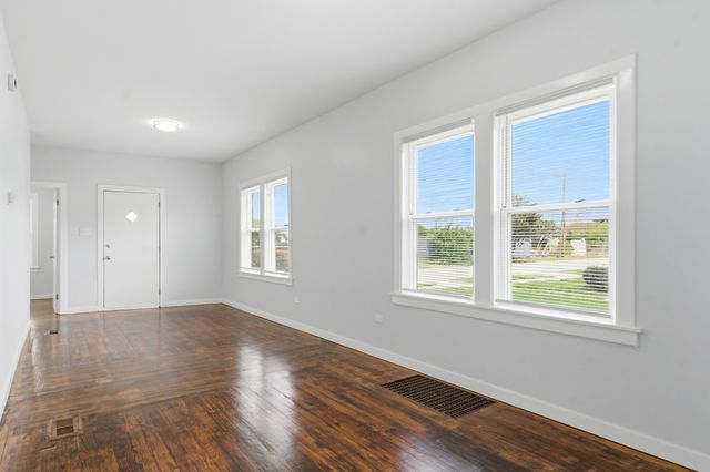22 E 19th Place, Chicago Heights, IL 60411
