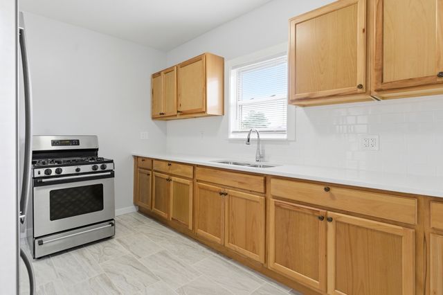 22 E 19th Place, Chicago Heights, IL 60411