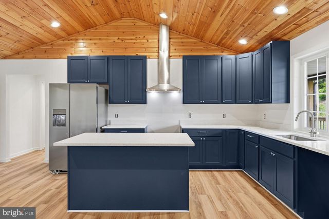 8757 HEDGESVILLE RD, Hedgesville, WV 25427