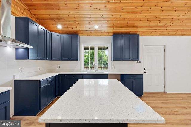 8757 HEDGESVILLE RD, Hedgesville, WV 25427