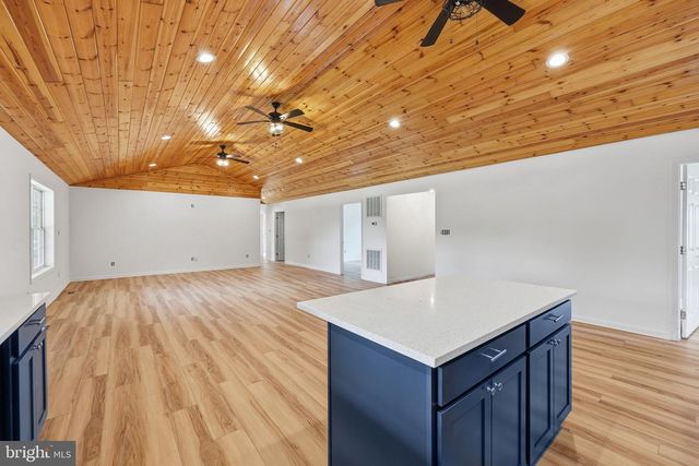 8757 HEDGESVILLE RD, Hedgesville, WV 25427