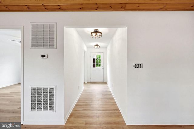 8757 HEDGESVILLE RD, Hedgesville, WV 25427