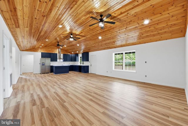 8757 HEDGESVILLE RD, Hedgesville, WV 25427