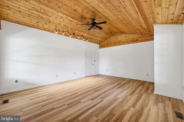 8757 HEDGESVILLE RD, Hedgesville, WV 25427