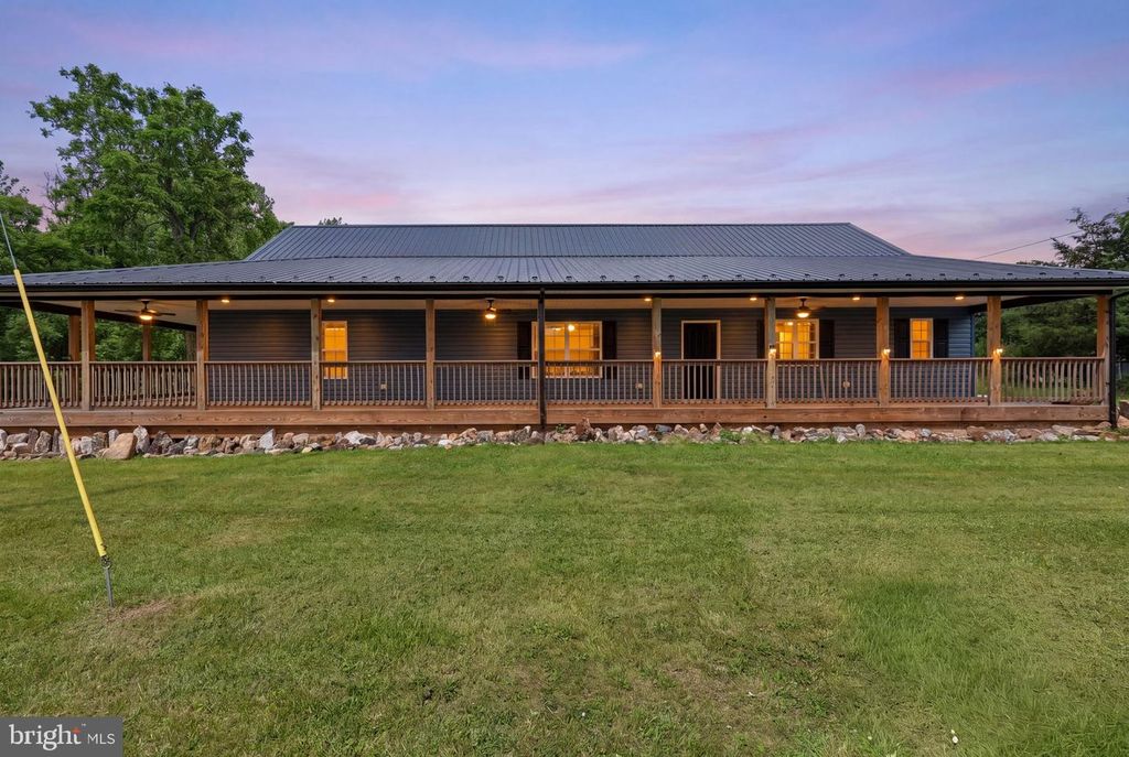 8757 HEDGESVILLE RD, Hedgesville, WV 25427