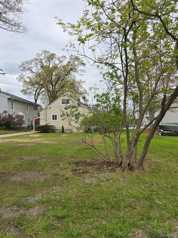 9114 Pontiac Lake Road, White Lake Charter Township, MI 48386