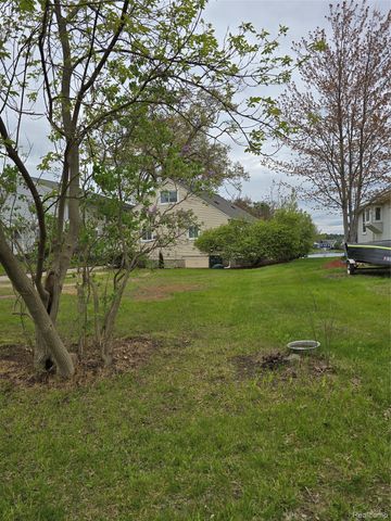 9114 Pontiac Lake Road, White Lake Charter Township, MI 48386