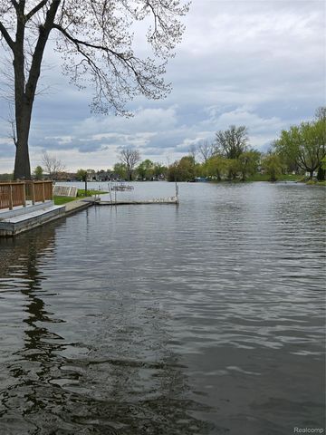 9114 Pontiac Lake Road, White Lake Charter Township, MI 48386