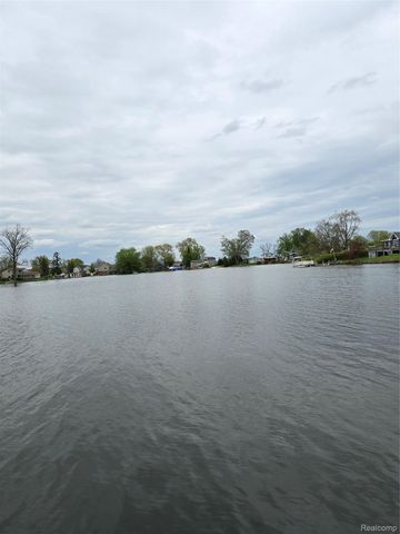 9114 Pontiac Lake Road, White Lake Charter Township, MI 48386