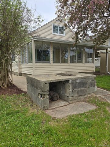 9114 Pontiac Lake Road, White Lake Charter Township, MI 48386