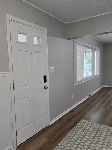 9114 Pontiac Lake Road, White Lake Charter Township, MI 48386