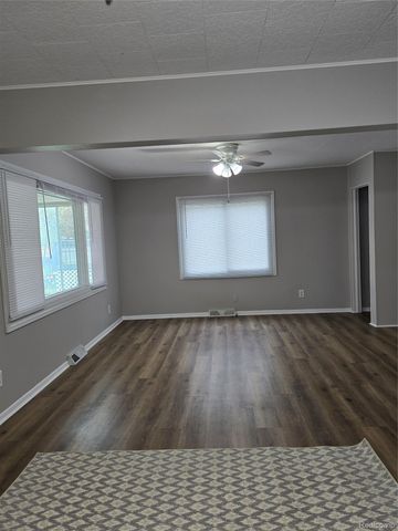 9114 Pontiac Lake Road, White Lake Charter Township, MI 48386