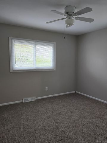 9114 Pontiac Lake Road, White Lake Charter Township, MI 48386