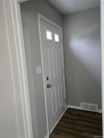 9114 Pontiac Lake Road, White Lake Charter Township, MI 48386