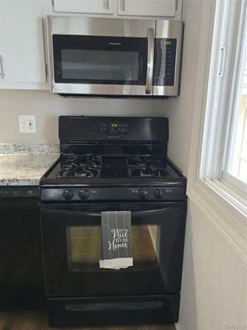 9114 Pontiac Lake Road, White Lake Charter Township, MI 48386