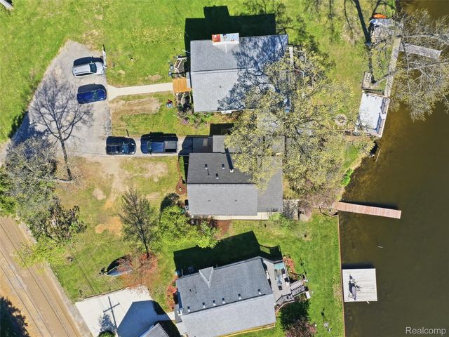 9114 Pontiac Lake Road, White Lake Charter Township, MI 48386