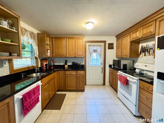 6 Linda Lane, Plainfield, CT 06374