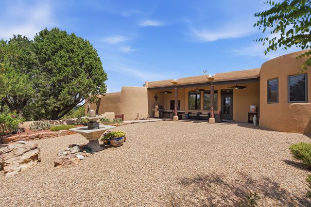 112 Sunrise Drive E, Santa Fe, NM 87506