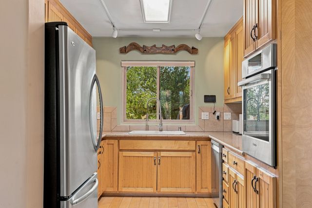 112 Sunrise Drive E, Santa Fe, NM 87506