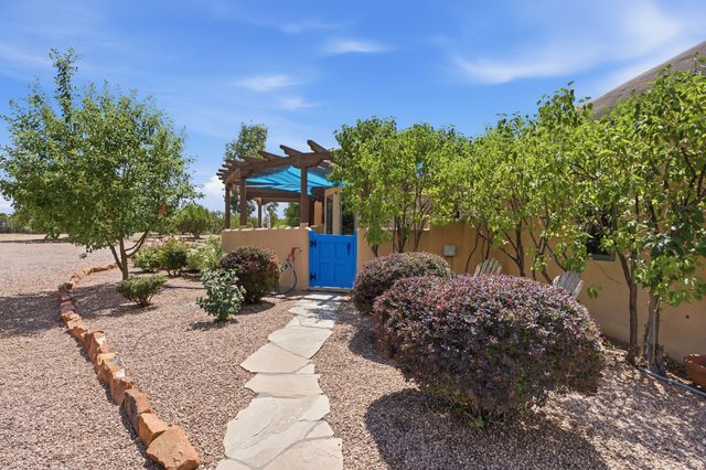 112 Sunrise Drive E, Santa Fe, NM 87506