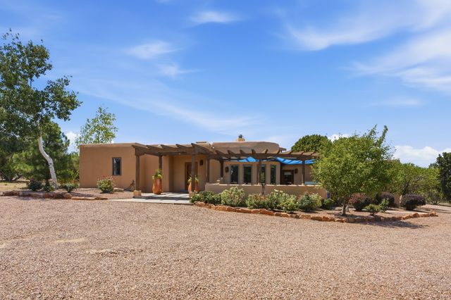 112 Sunrise Drive E, Santa Fe, NM 87506