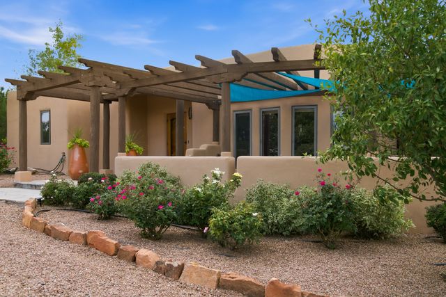 112 Sunrise Drive E, Santa Fe, NM 87506