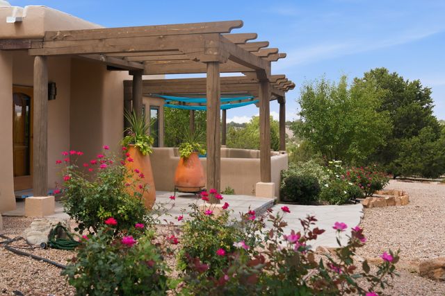 112 Sunrise Drive E, Santa Fe, NM 87506