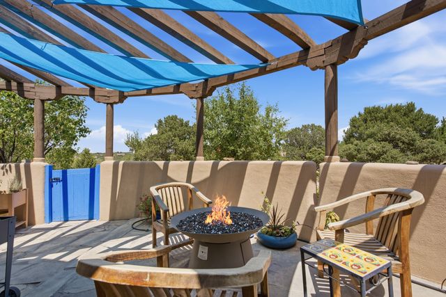 112 Sunrise Drive E, Santa Fe, NM 87506