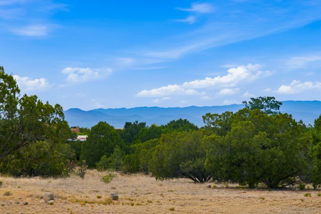 112 Sunrise Drive E, Santa Fe, NM 87506