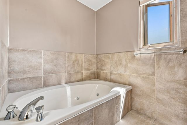 112 Sunrise Drive E, Santa Fe, NM 87506