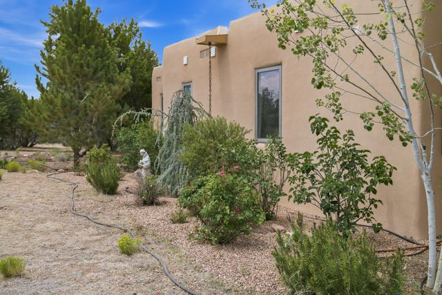 112 Sunrise Drive E, Santa Fe, NM 87506