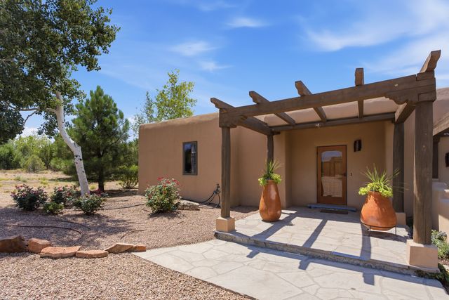112 Sunrise Drive E, Santa Fe, NM 87506