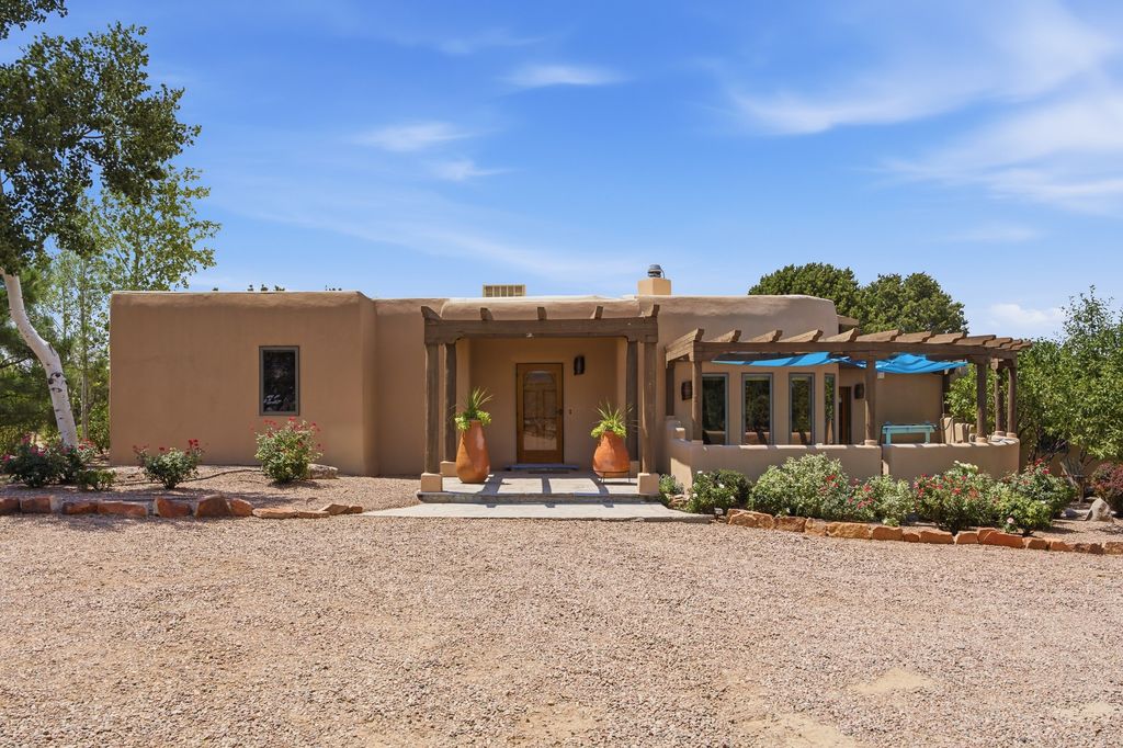 112 Sunrise Drive E, Santa Fe, NM 87506