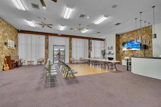 1409 56TH STREET W 1409, Bradenton, FL 34209