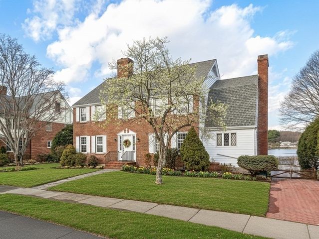 10 Dartmouth Street, Winchester, MA 01890