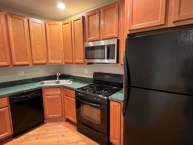 2122 W ARTHUR Avenue 3, Chicago, IL 60645