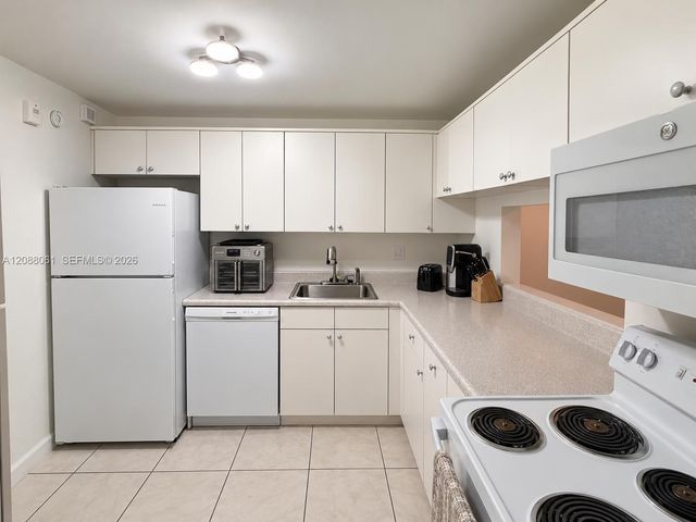 10625 SW 112th Avenue 111, Miami, FL 33176