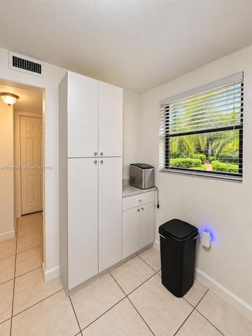 10625 SW 112th Avenue 111, Miami, FL 33176